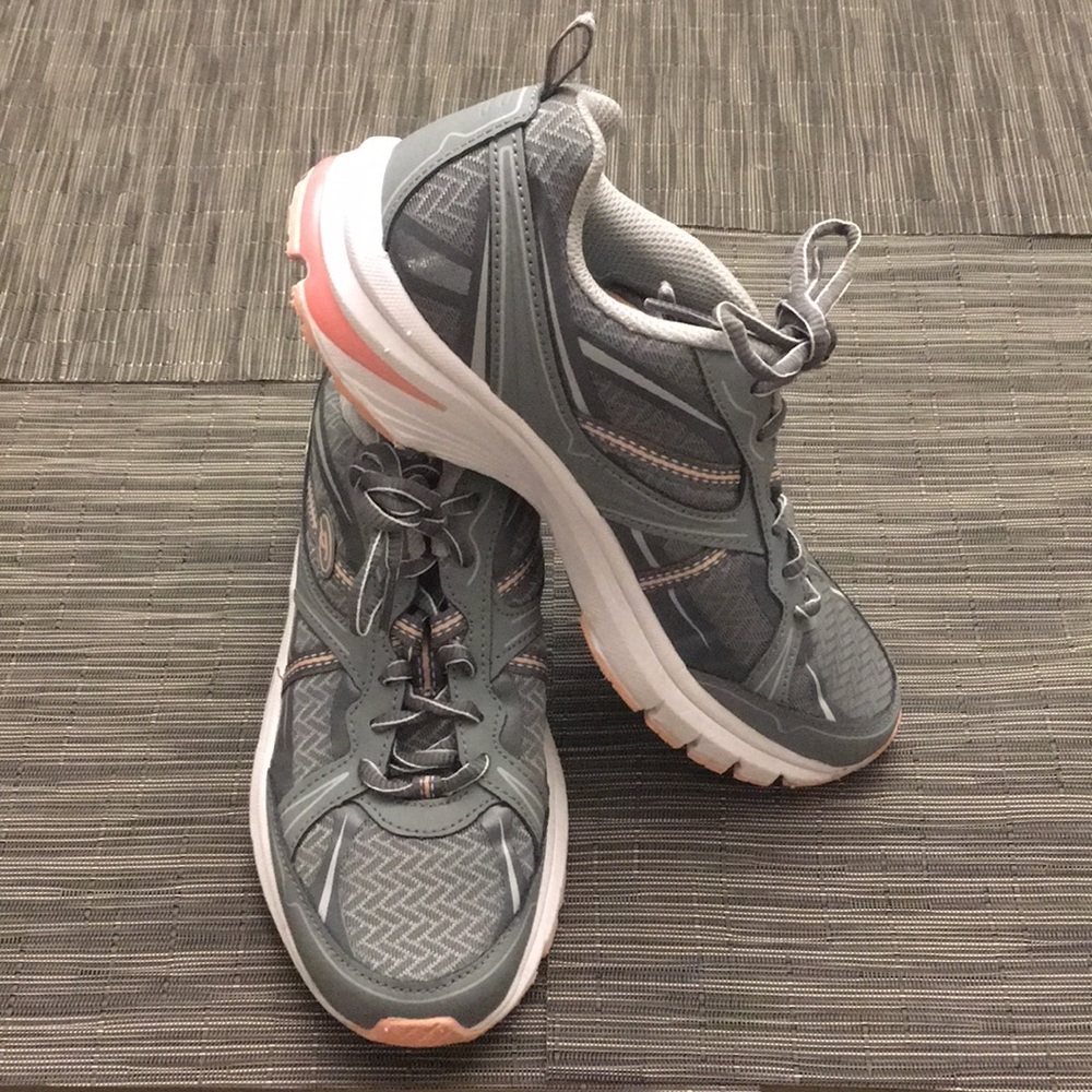Dr. Scholl’s Persue Memory Foam Walking Shoe